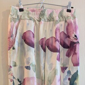 Women's Floral Wide Leg Cropped Pants Perfect for Summer!